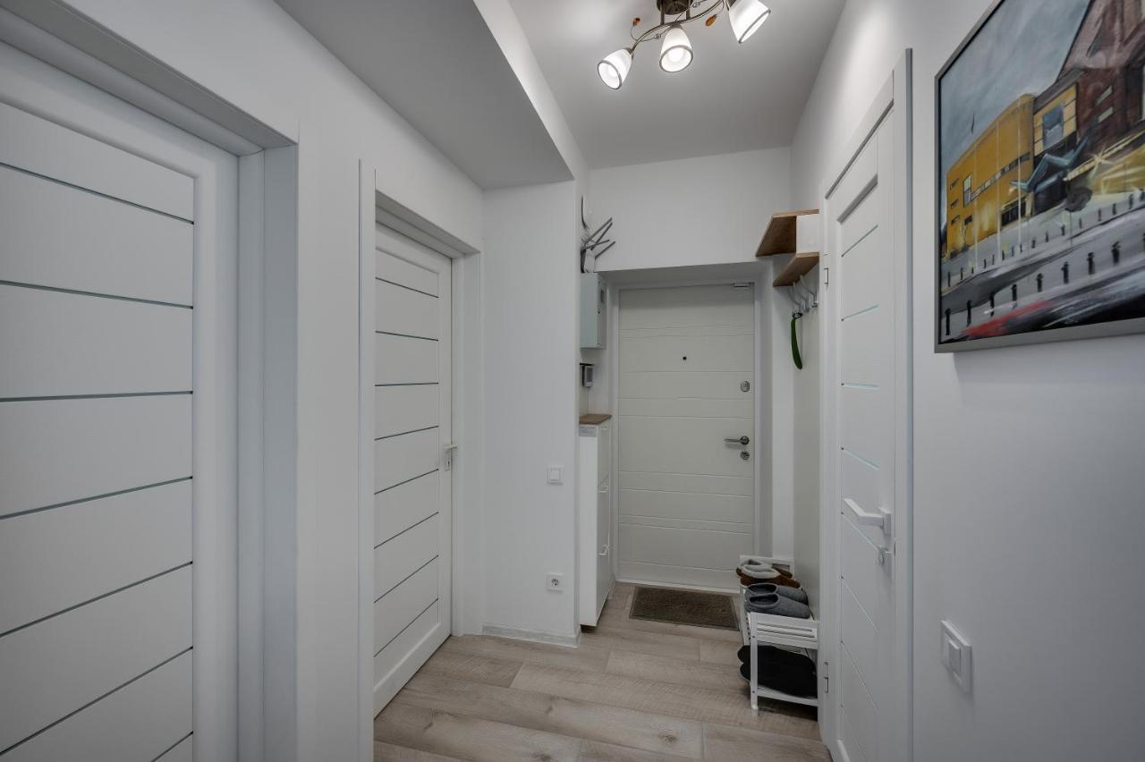 White Apartment Scandinavian Style Zaporizhia Exterior foto